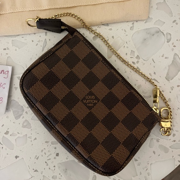 Louis Vuitton Damier Ebene mini pochette - Picture 10 of 14
